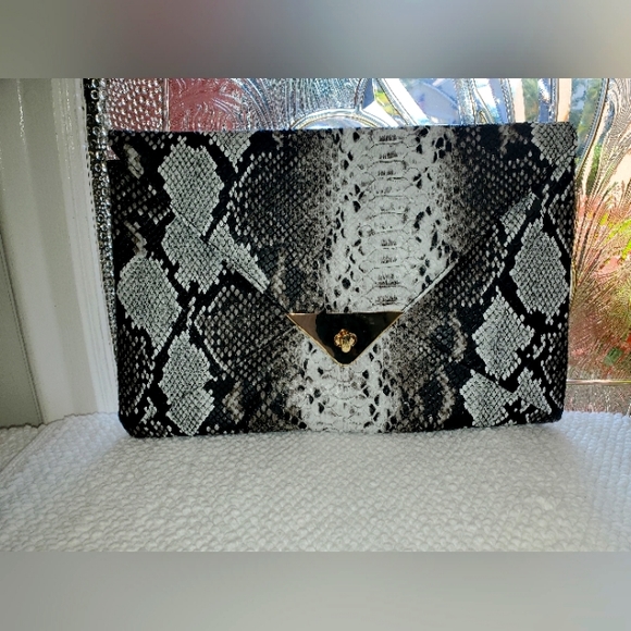 Handbags - Beautiful clutch